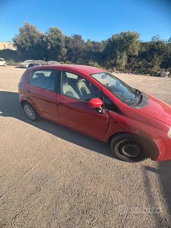 Usata Fiat Grande Punto 75 CV (55 kW) 2006 Rosso Utilitaria