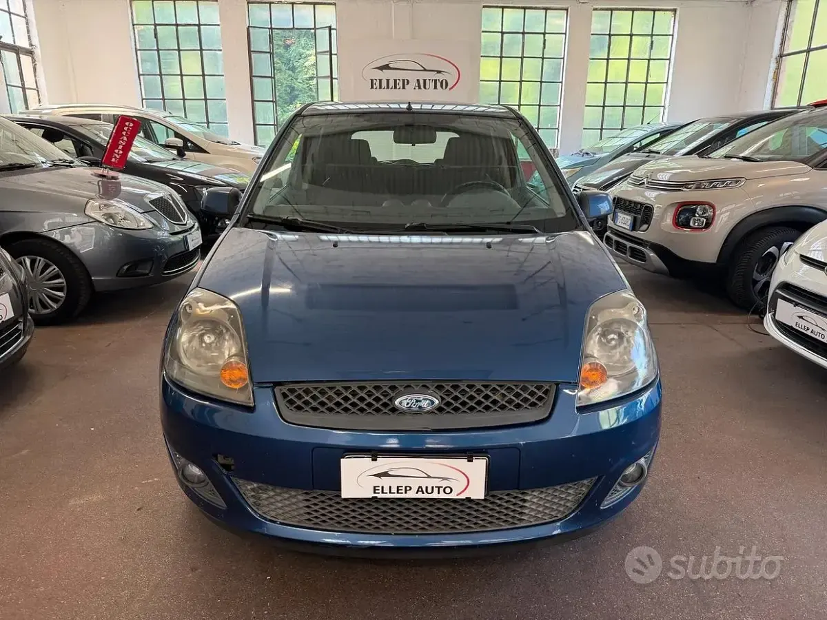 Usata Ford Fiesta Ghia 68 CV (50 kW) 2007 Bluazzurro Utilitaria