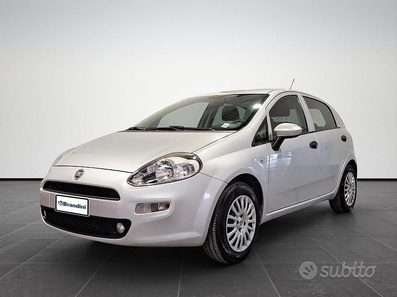Grigio Usata 2016 Fiat Punto Street Tre volumi | 7562 € (Cara) - Immagine 1/4