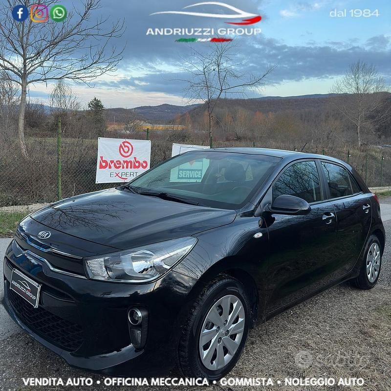 Usado Kia Rio Active 84 CV (61 kW) 2018 Negro Berlina