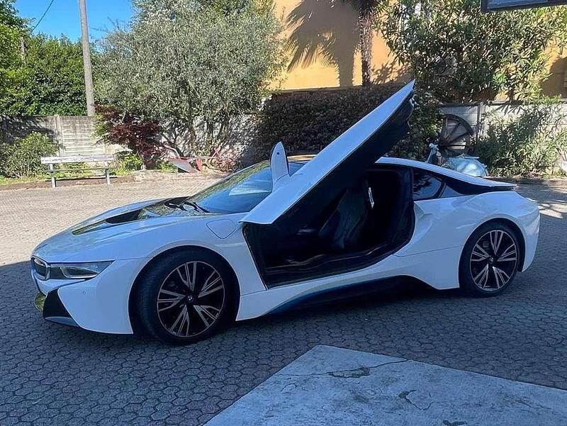Usata BMW i8 231 CV (169 kW) 2015 Bianco Coupé