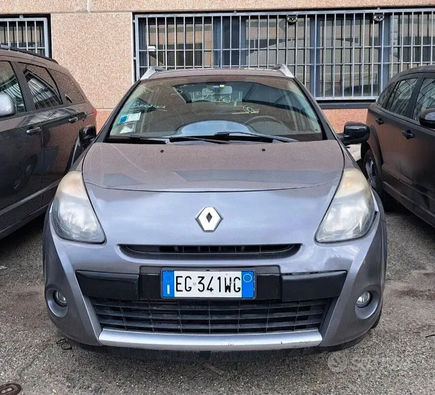 Usata Renault Clio 101 CV (74 kW) 2011 Grigio Station wagon