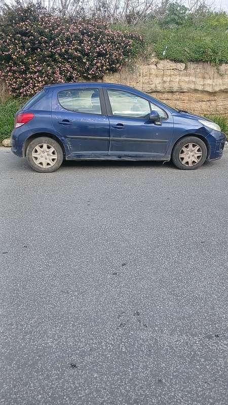 Usata Peugeot 207 70 CV (51 kW) 2010 Blu Berlina