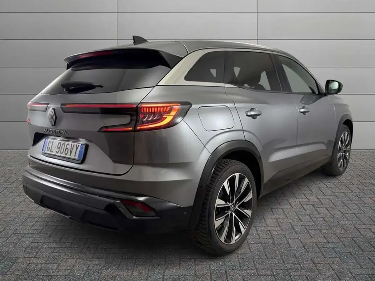 Usata Renault Austral Techno 158 CV (116 kW) 2023 Grigio met. SUV