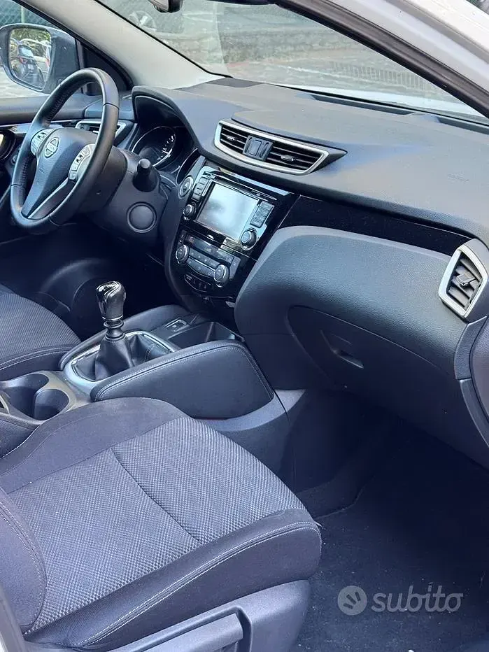 Usata Nissan Qashqai Tekna 110 CV (80 kW) 2015 Bianco SUV