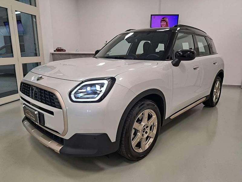 Bianco Usata 2024 Mini Cooper Countryman Favoured SUV | 34.800 € (Buon prezzo) - Immagine 1/4