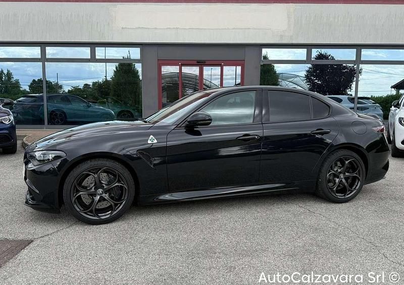 Nuova Alfa Romeo Giulia Quadrifoglio 519 CV (381 kW) 2026 Nero vulcano Berlina