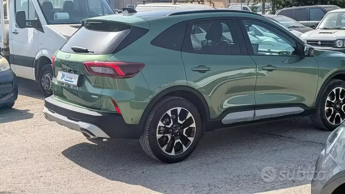 Usata Ford Kuga Active X 151 CV (111 kW) 2024 Verde SUV
