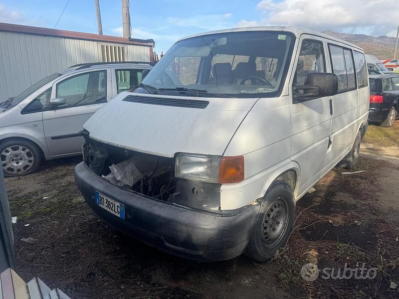 Usata VW Caravelle 102 CV (75 kW) 2002 Bianco Monovolume