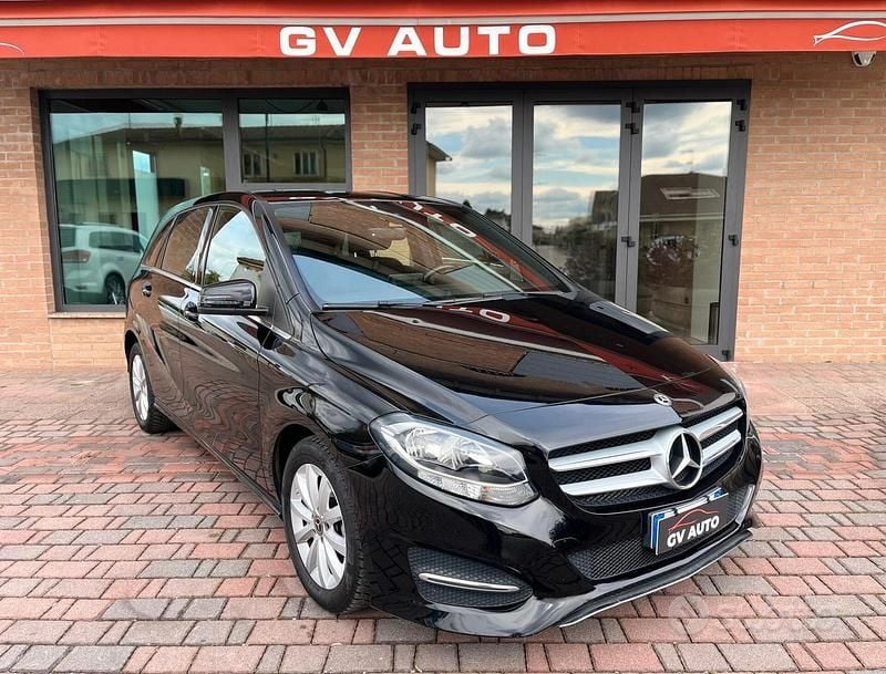 Usata Mercedes B180 109 CV (80 kW) 2017 Nero Monovolume