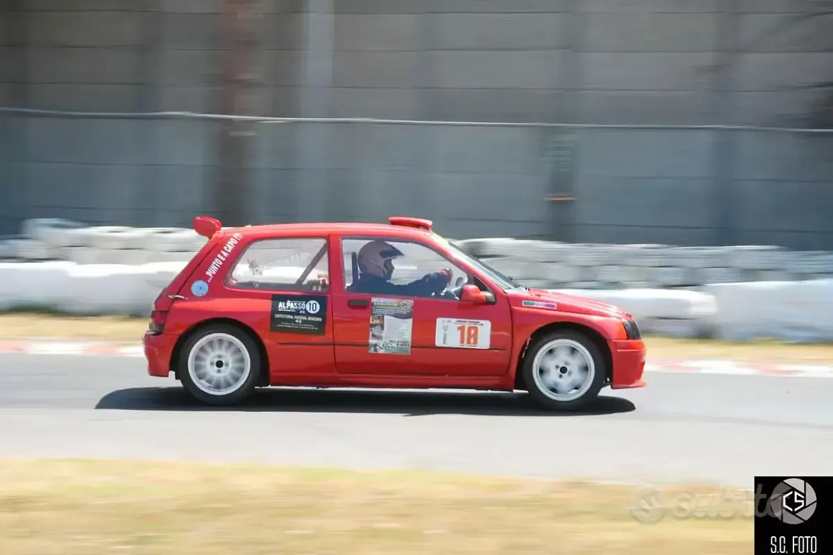 Usata Renault Clio 135 CV (99 kW) 1993 Utilitaria