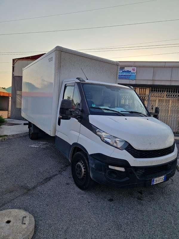 Usata Iveco Daily 145 CV (106 kW) 2016 Bianco Furgone