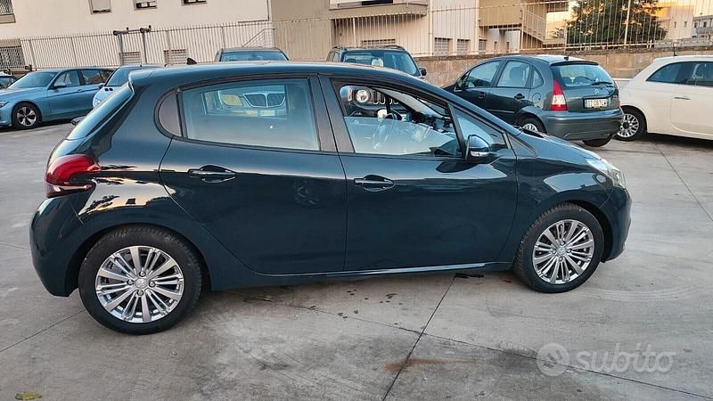 Usata Peugeot 208 75 CV (55 kW) 2018 Grigio Utilitaria