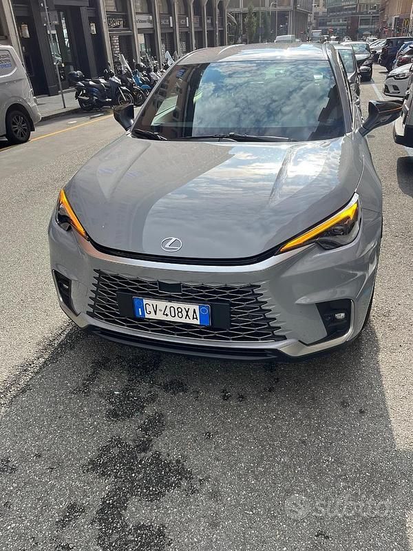 Usata Lexus LBX 91 CV (66 kW) 2024 Grigio SUV