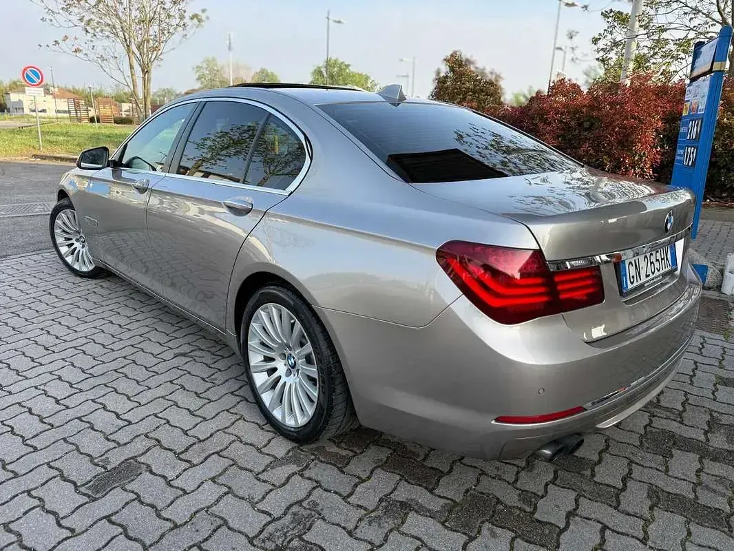 Usata BMW 730 258 CV (189 kW) 2014 Grigio Berlina