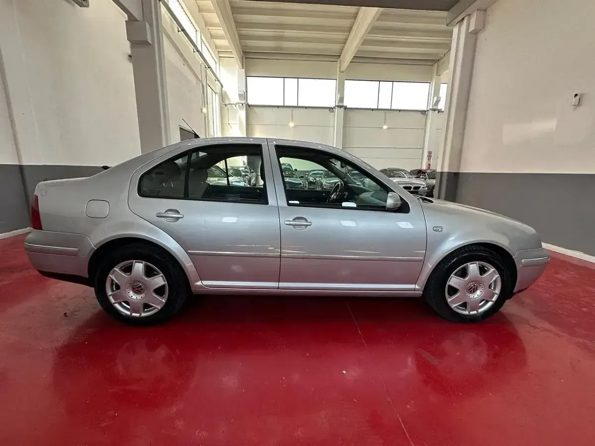 Usata VW Bora Highline 131 CV (96 kW) 2003 Argento Berlina