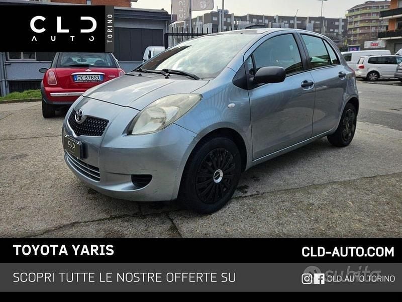 Usata Toyota Yaris 69 CV (50 kW) 2006 Grigio Berlina