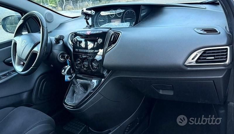 Usata Lancia Ypsilon Platinum 69 CV (50 kW) 2015 Bianco Utilitaria