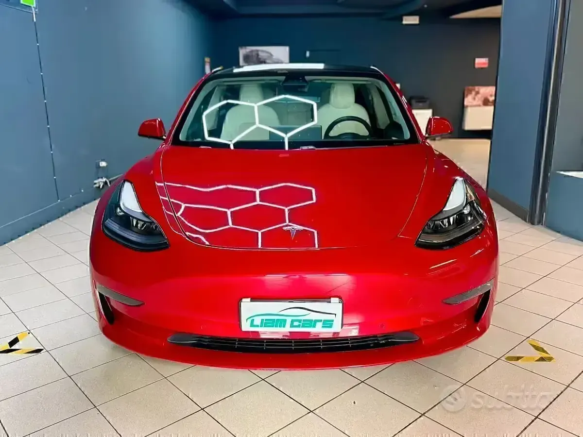 Usata Tesla Model 3 Long Range AWD 152 kW (208 CV) 2021 Rosso Berlina
