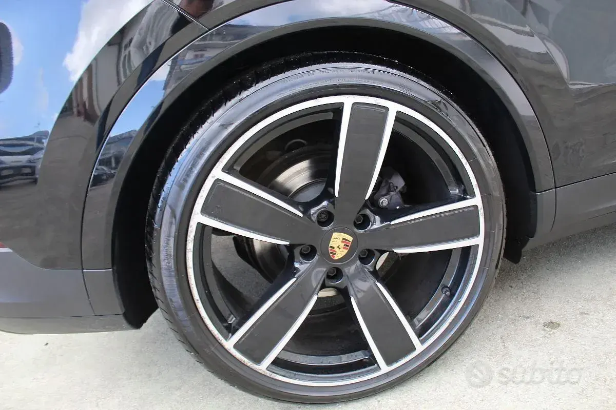 Usata Porsche Cayenne Platinum Edition 353 CV (259 kW) 2023 Nero SUV