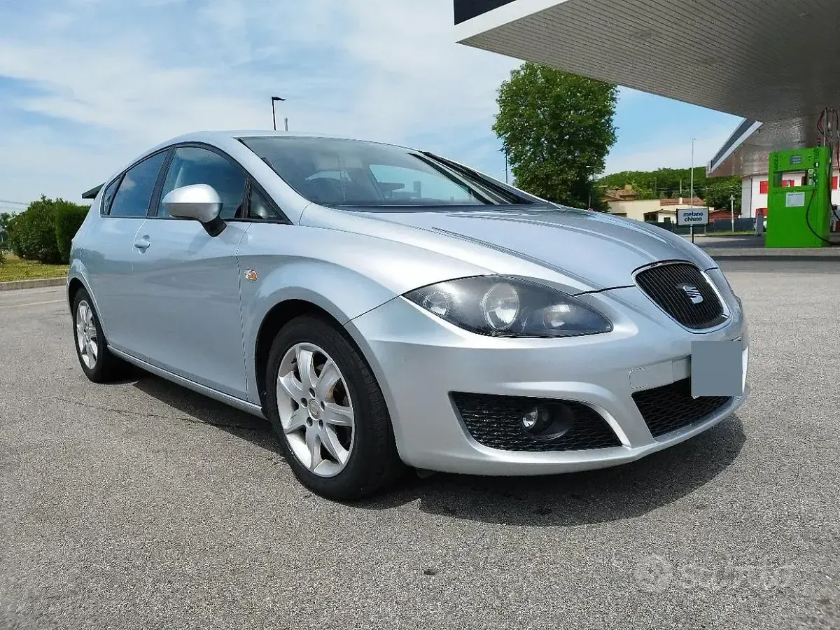 Usata Seat Leon 105 CV (77 kW) 2011 Grigio Utilitaria