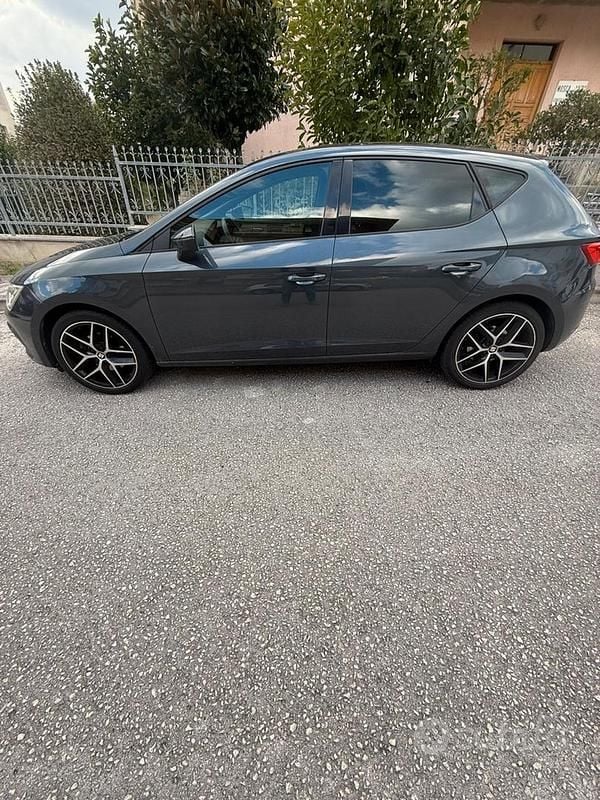 Begagnad Seat Leon FR 131 HK (96 kW) 2020 Grå Sedan