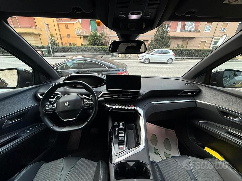 Usata Peugeot 5008 GT 178 CV (130 kW) 2023 Grigio SUV