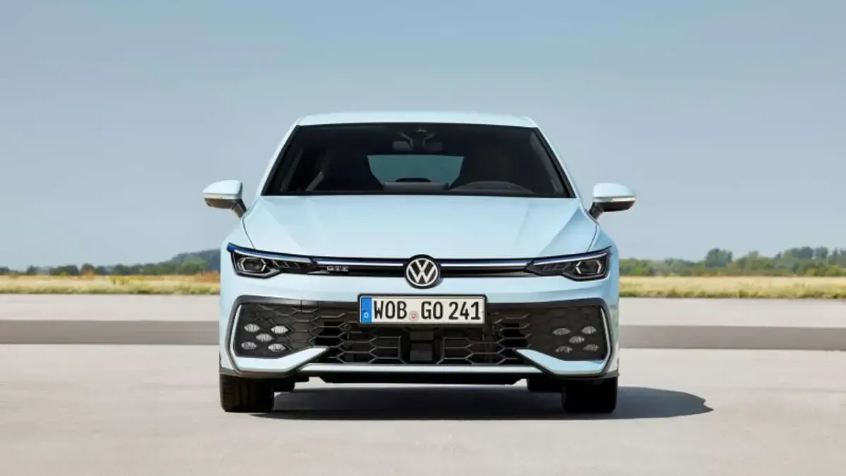 Nuova VW Golf VIII GTE 272 CV (200 kW) 2026 Argento Monovolume