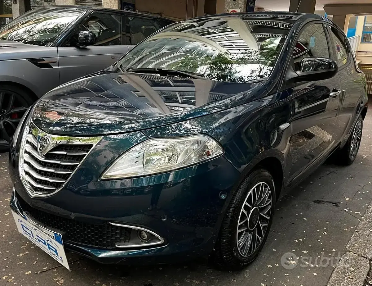 Usata Lancia Ypsilon Platinum 69 CV (50 kW) 2015 Blu Utilitaria