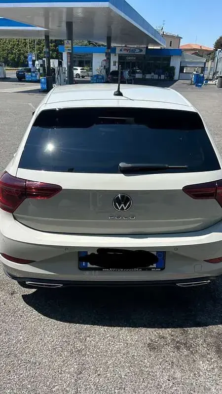 Usata VW Polo R-line 95 CV (69 kW) 2024 Grigio Utilitaria