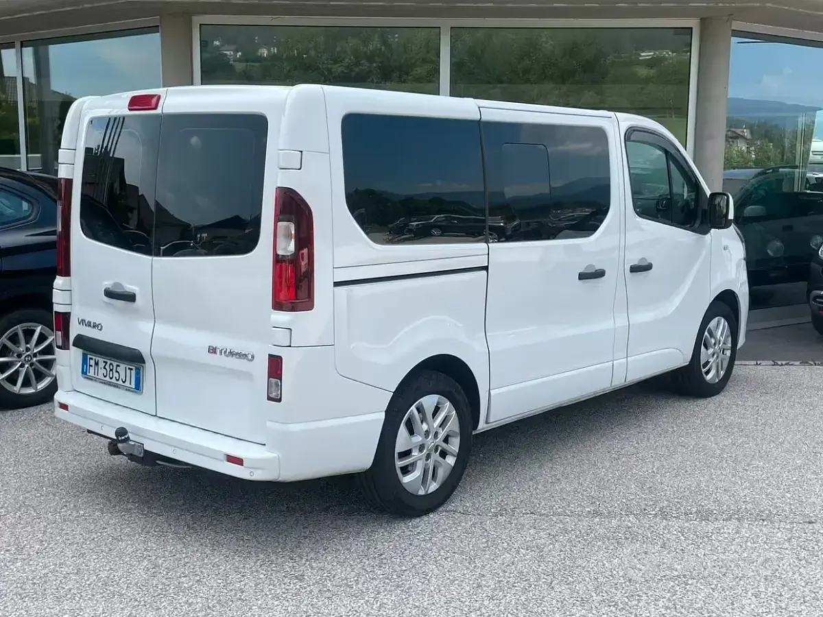 Usata Opel Vivaro S 145 CV (106 kW) 2017 Bianco Monovolume