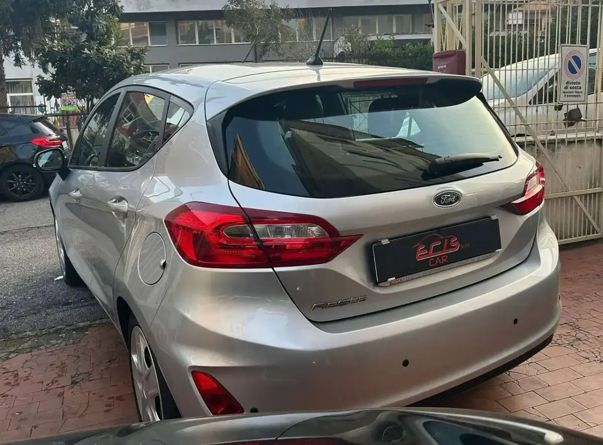 Usata Ford Fiesta 86 CV (63 kW) 2018 Grigio Utilitaria