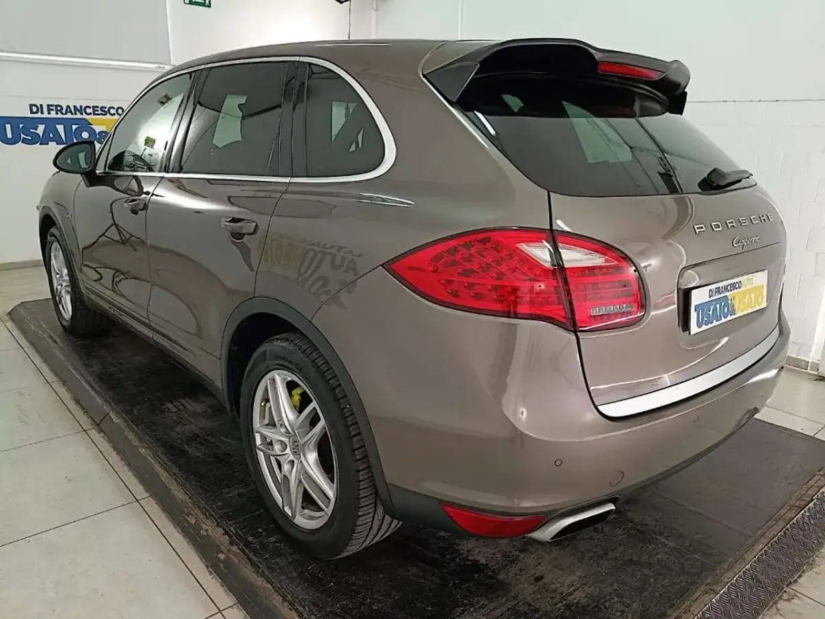 Usata Porsche Cayenne 245 CV (180 kW) 2012 Marrone metallizzato SUV