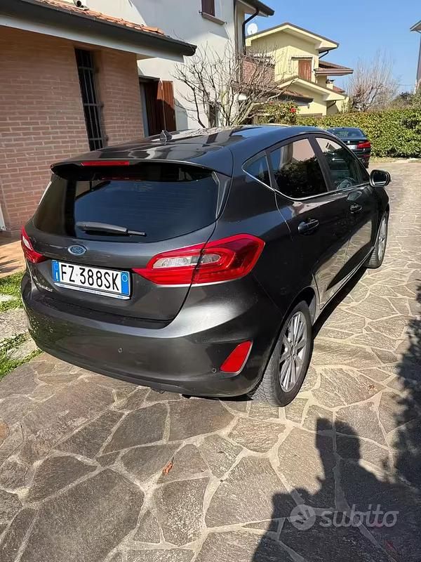 Usata Ford Fiesta ST-Line 86 CV (63 kW) 2019 Grigio Utilitaria