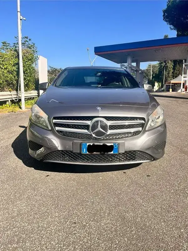 Usata Mercedes A180 109 CV (80 kW) 2014 Grigio Utilitaria