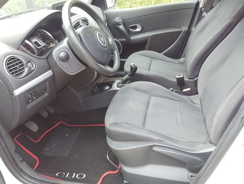 Usata Renault Clio III 68 CV (50 kW) 2010 Berlina
