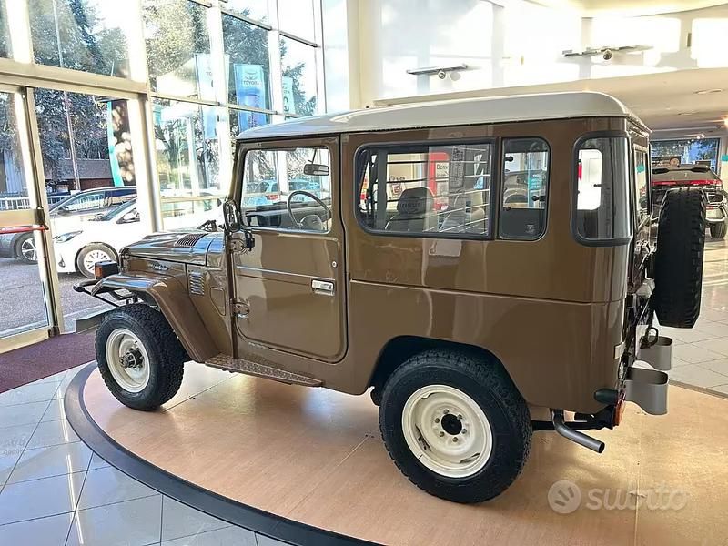 Usado Toyota Land Cruiser 90 CV (66 kW) 1985 Marrón SUV
