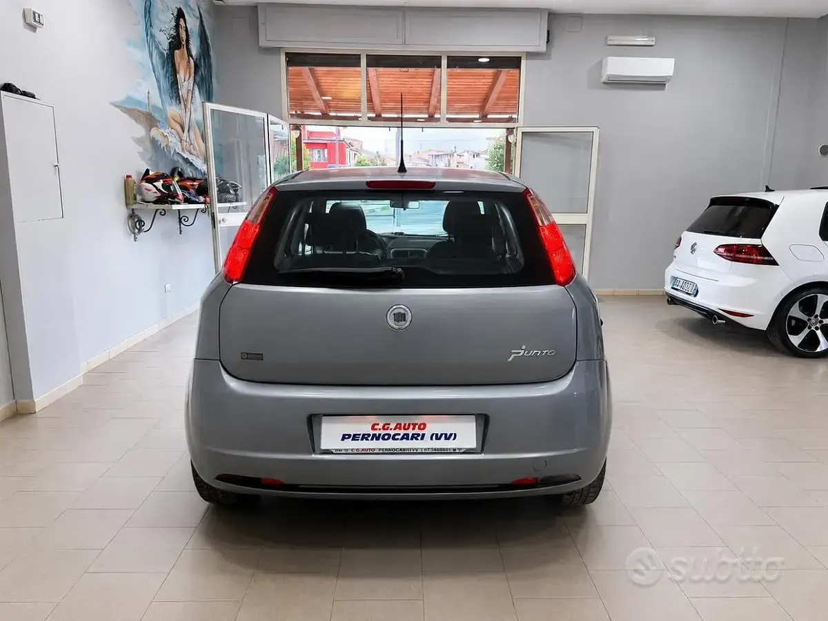 Usata Fiat Grande Punto Dynamic 90 CV (66 kW) 2006 Grigio Utilitaria