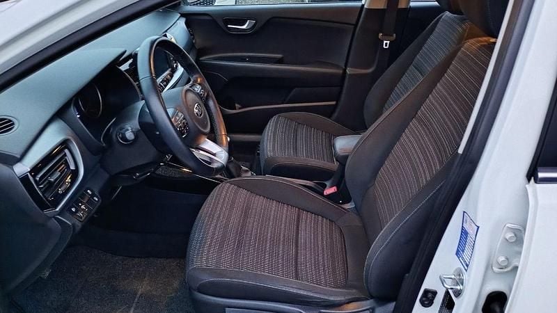 Usata Kia Stonic Style 120 CV (88 kW) 2018 Bianco SUV