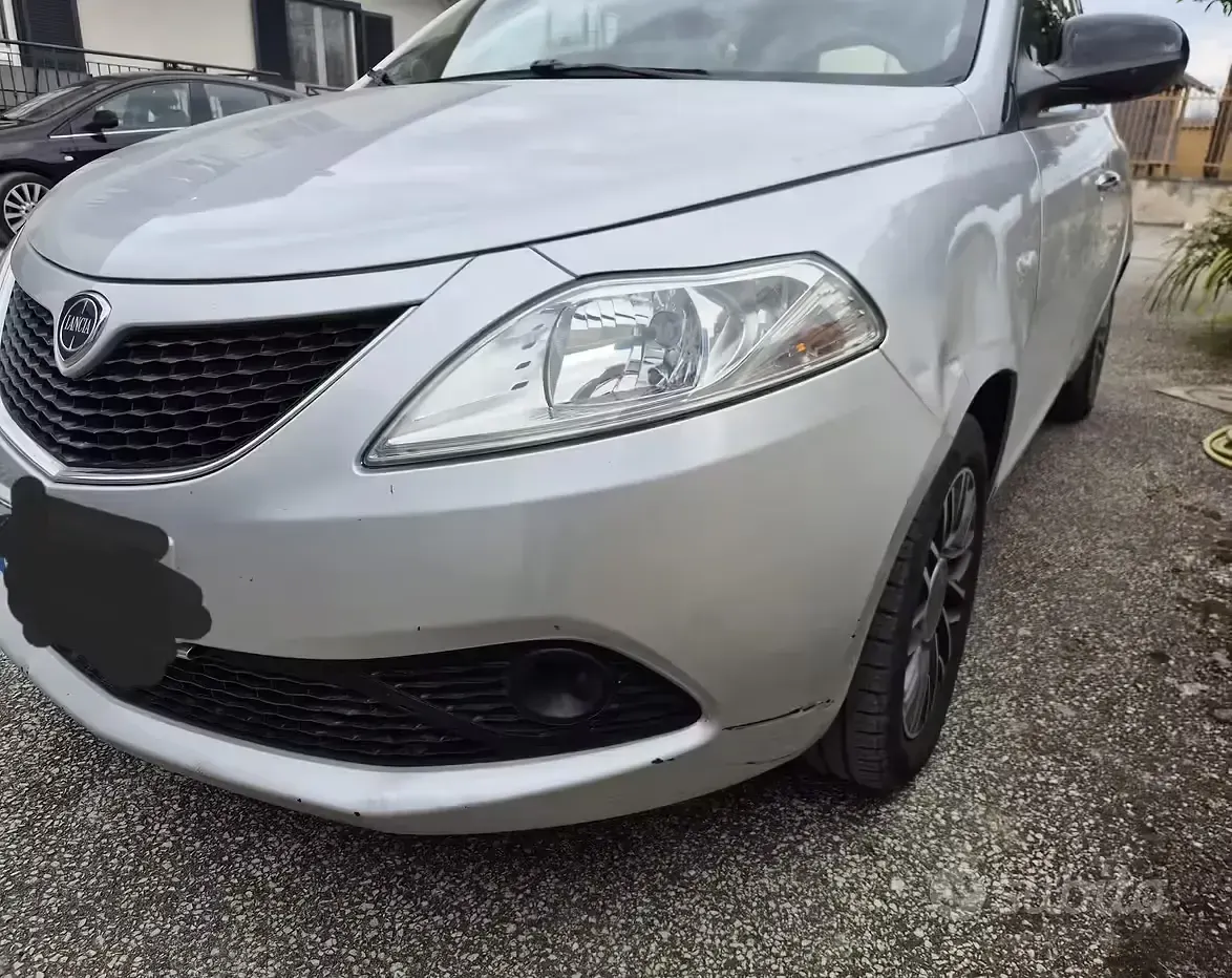 Usata Lancia Ypsilon 86 CV (63 kW) 2015 Grigio Utilitaria