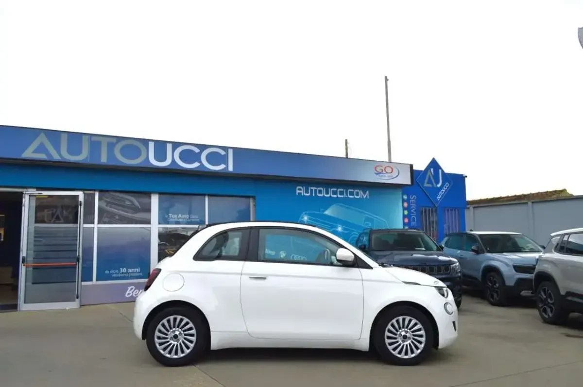 Usata Fiat 500e 42 kW (58 CV) 2023 Bianco gelato Cabrio