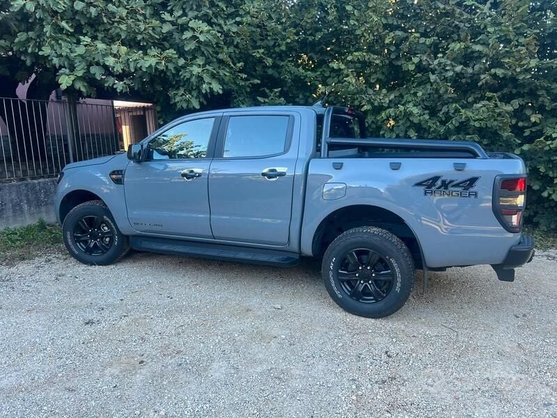 Usata Ford Ranger 170 CV (125 kW) 2023 Grigio Pick-up