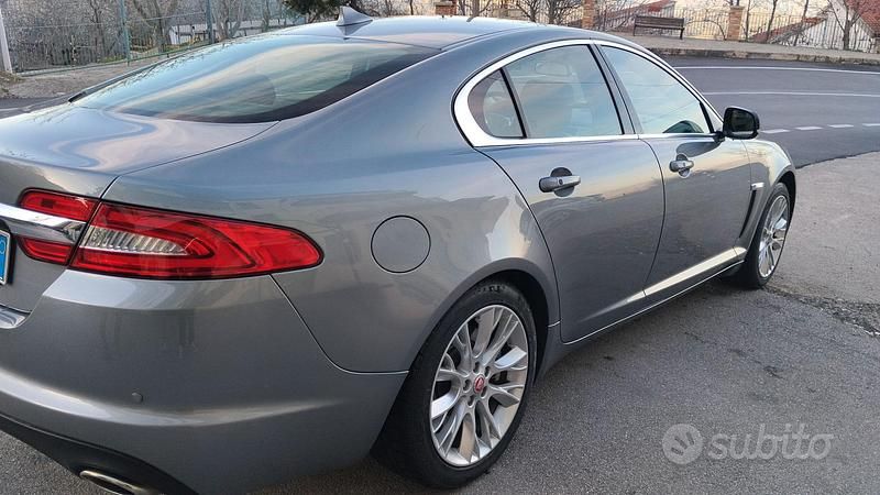 Usata Jaguar XF 163 CV (119 kW) 2014 Grigio Berlina