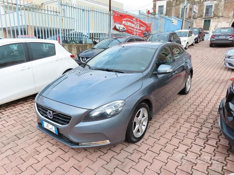 Usata Volvo V40 115 CV (84 kW) 2015 Grigio Berlina