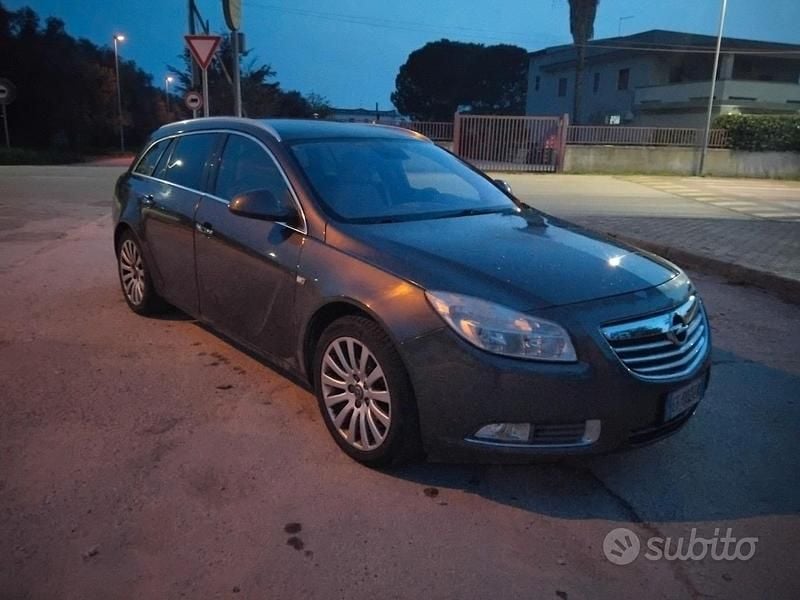 Usata Opel Insignia 130 CV (95 kW) 2011 Grigio Station wagon