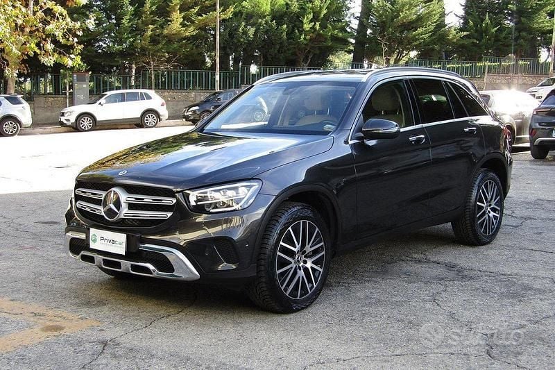 Usata Mercedes GLC300e 194 CV (142 kW) 2021 Grigio Station wagon