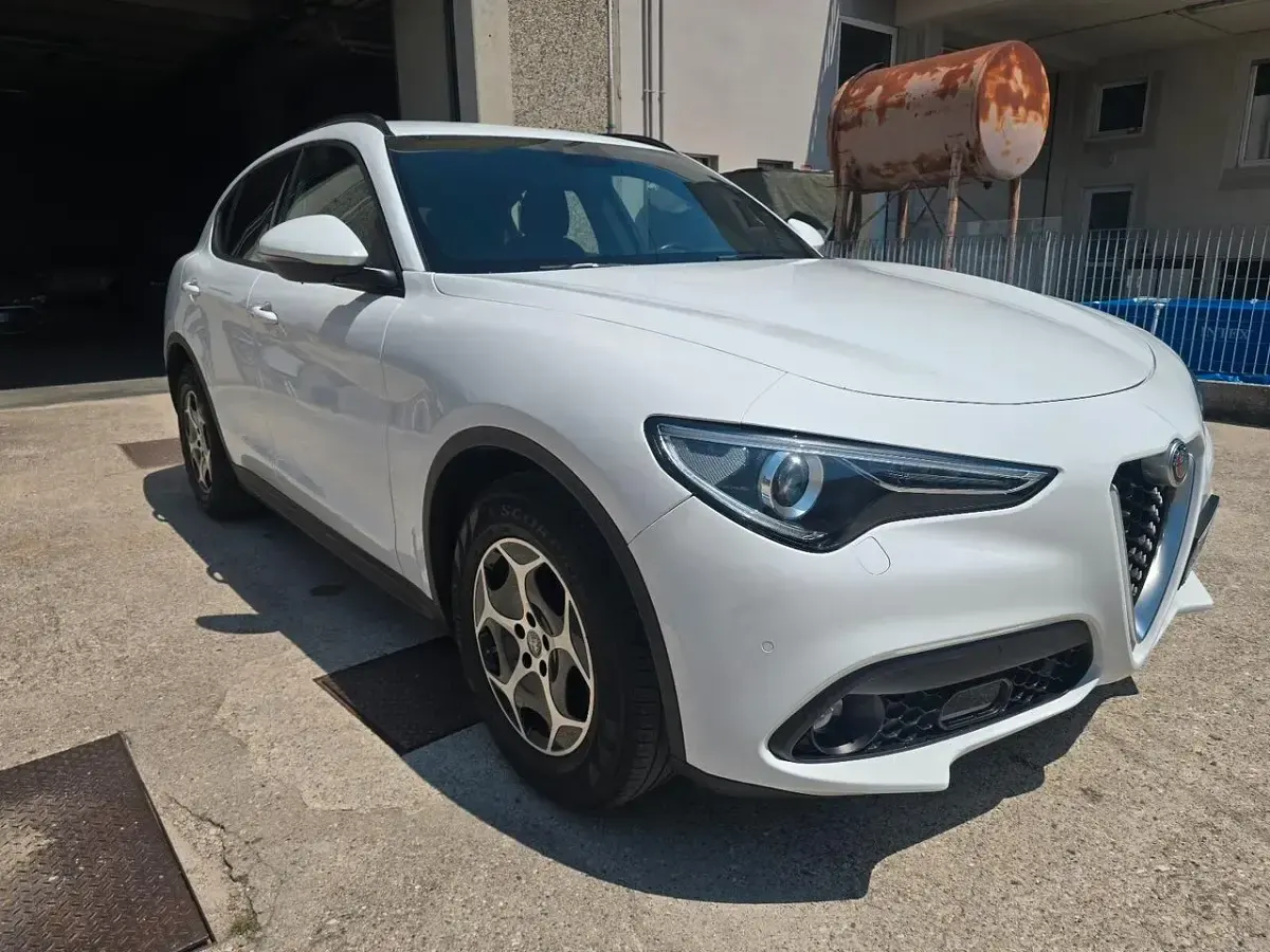 Usata Alfa Romeo Stelvio Business 160 CV (117 kW) 2022 Bianco SUV