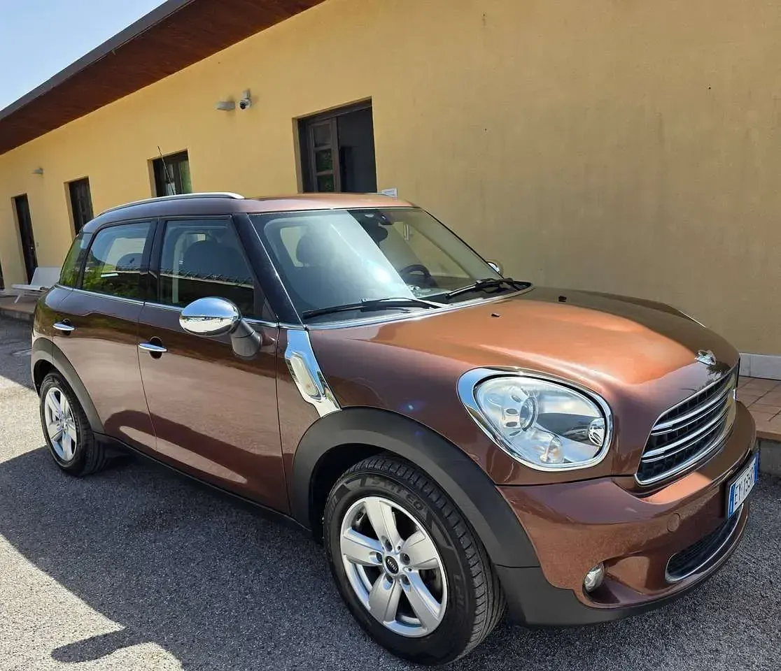 Usata Mini One Countryman 98 CV (72 kW) 2015 Marrone SUV