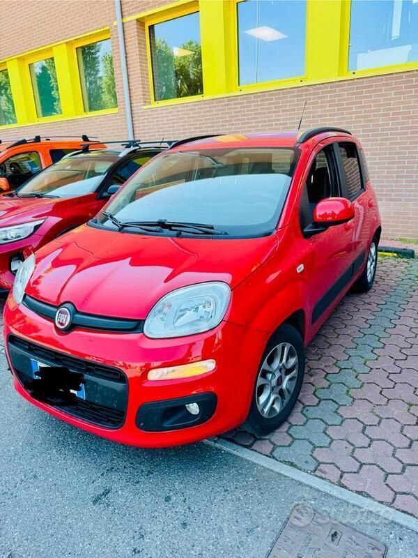 Rosso Usata 2016 Fiat Panda Lounge Due volumi | 9000 € (Buon prezzo) - Immagine 1/4