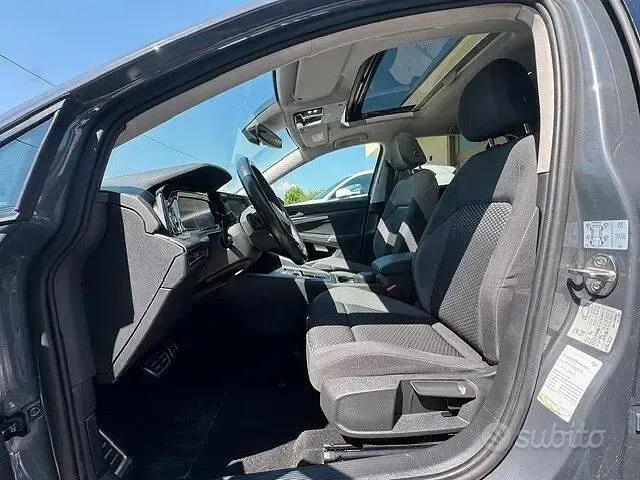 Usata VW Golf VIII Life 150 CV (110 kW) 2022 Grigio Berlina